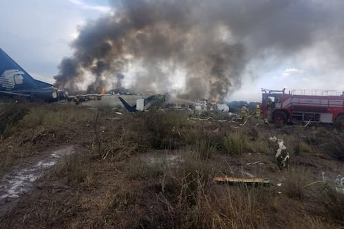 Passageiros agradecem a Deus depois de queda de avião sem mortes no México