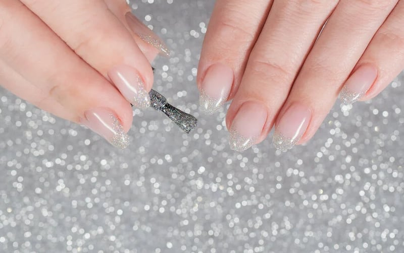 Unha francesinha brilhante/ reprodução