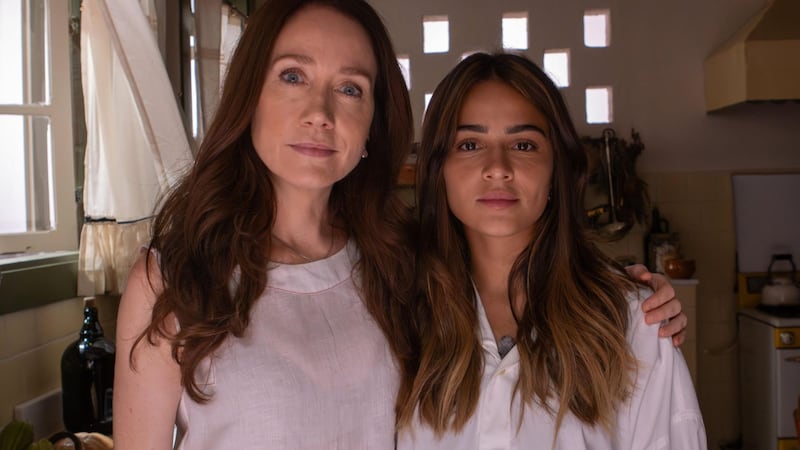 Camila Morgado é a mãe de Giullia Buscacio na novela Renascer