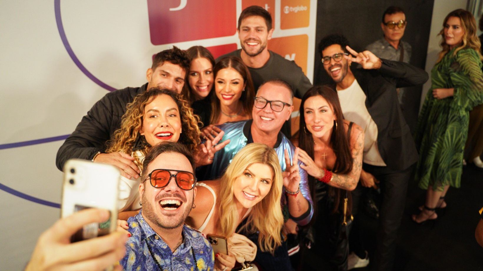 Ex-BBBs reencontram Pedro Bial e Tadeu Schmidt, apresentadores do Big Brother Brasil, na estreia da 8ª temporada do Conversa com Bial