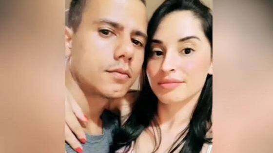 Mulher estava ajoelhada quando foi assassinada por PM