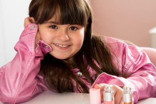 Juju Téofilo, estrela mirim de ‘A Caverna Encantada’, lança marca de maquiagem para crianças