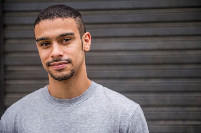 Sérgio Malheiros interpreta o jornalista Mário Sérgio no remake de Vale Tudo