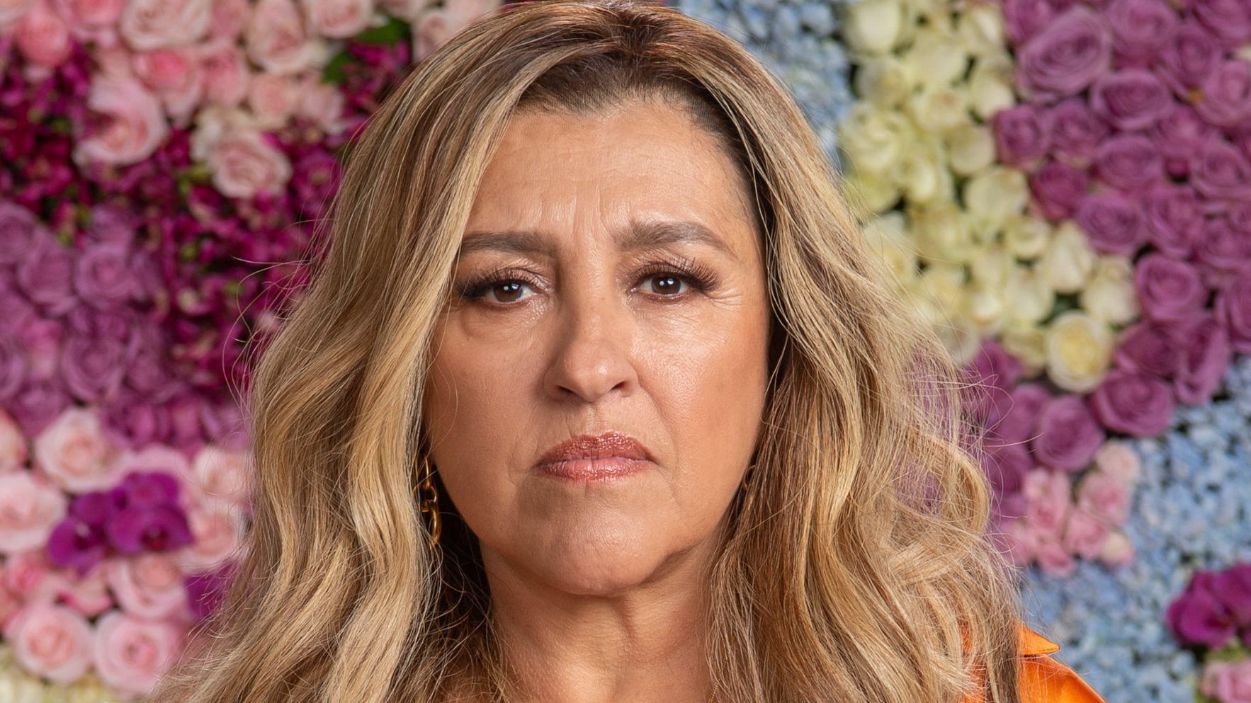 Em "Todas as Flores", Zoé (Regina Casé) deixa Vanessa (Letícia Colin) de lado