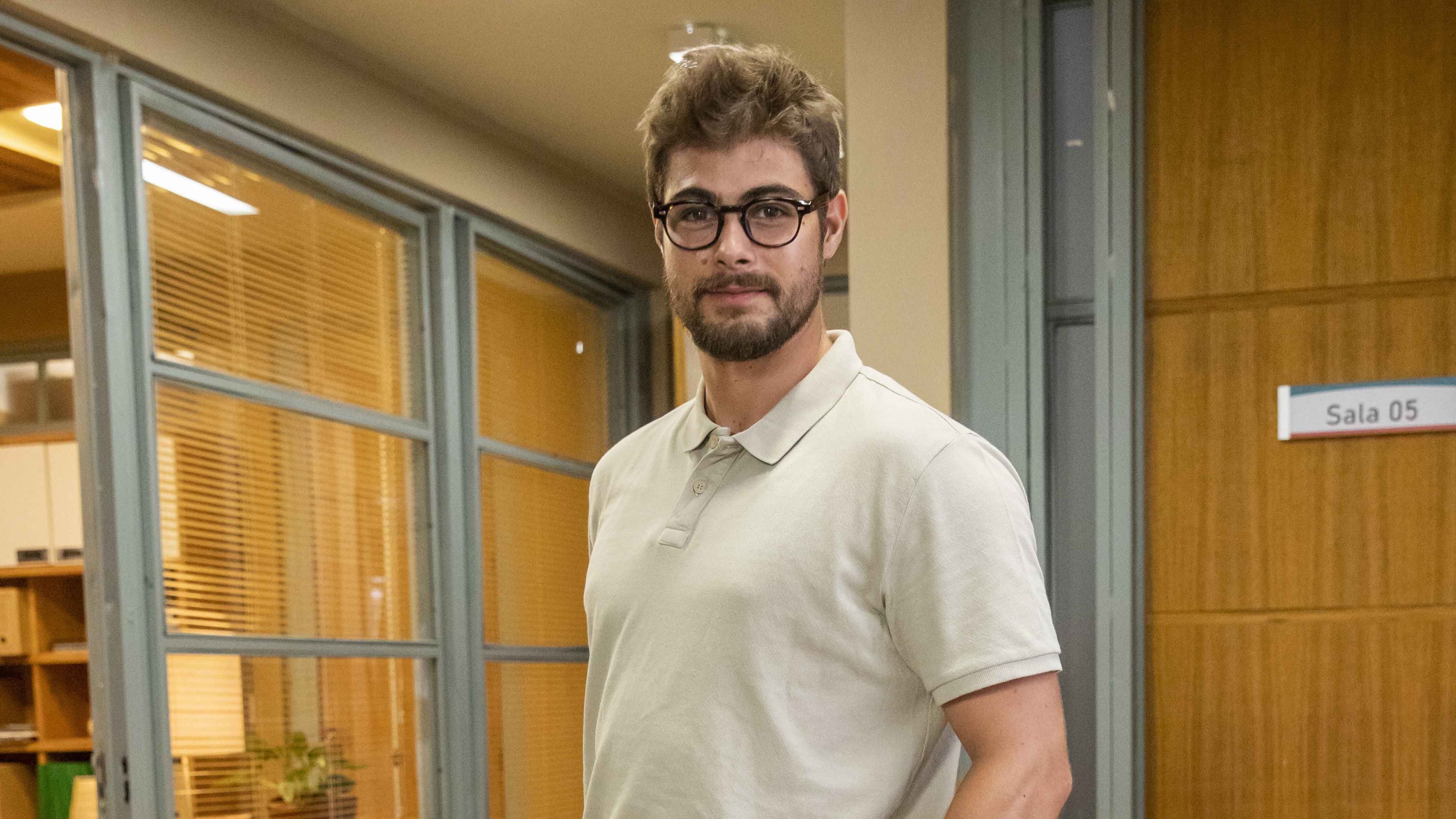 Rafael Vitti vive Davi Boaz, o filho ambicioso de Abelardo (Tony Ramos) em Dona de Mim