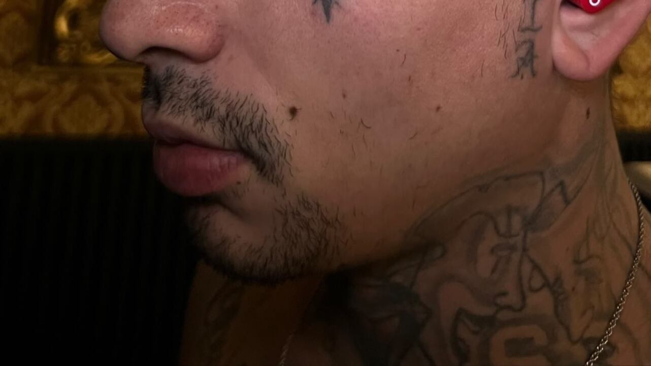 MC Guimê tatuou 'love' na testa