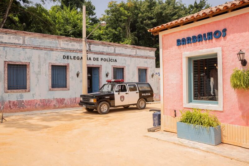 Delegacia de Lapão da Beirada, cidade da novela No Rancho Fundo, recebe personagem de outra novela da Globo