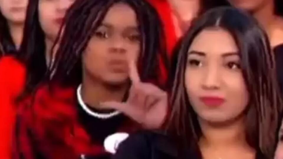 Jovem faz 'L de Lula' no SBT e termina barrada