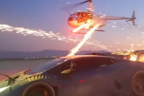 Vídeo: youtuber é preso após disparar fogos de artifício de um helicóptero em uma Lamborghini