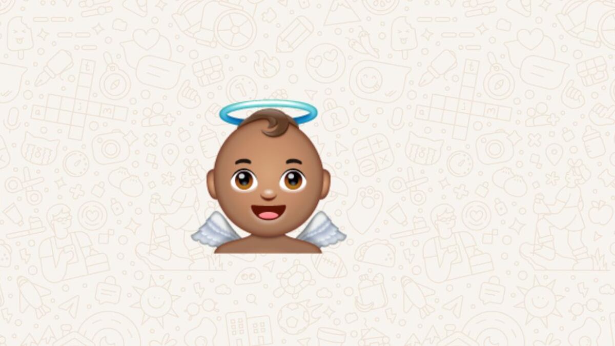 Así se ve el emoji de angelito en la aplicación de mensajería WhatsApp