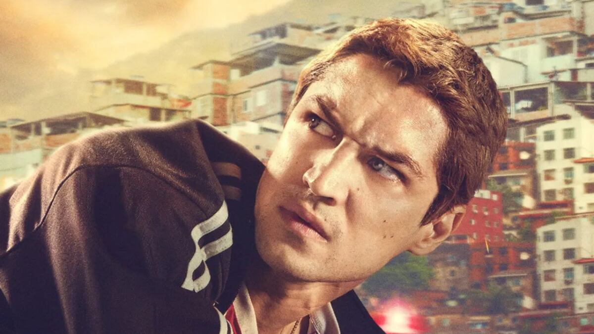 O ator Gabriel Leone (Verdades Secretas) interpreta Dom, o bandido gato, na série brasileira da Amazon Prime Video