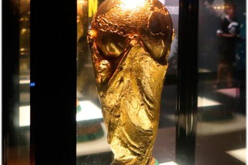 Isso é o que acontece com a taça depois da Copa do Mundo