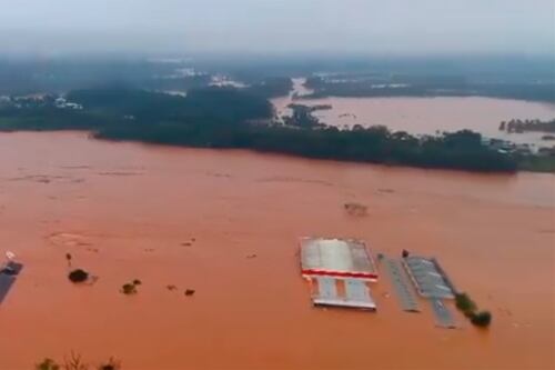 Sobe o número de vítimas das enchentes no RS; previsão para região é de mais chuvas até domingo