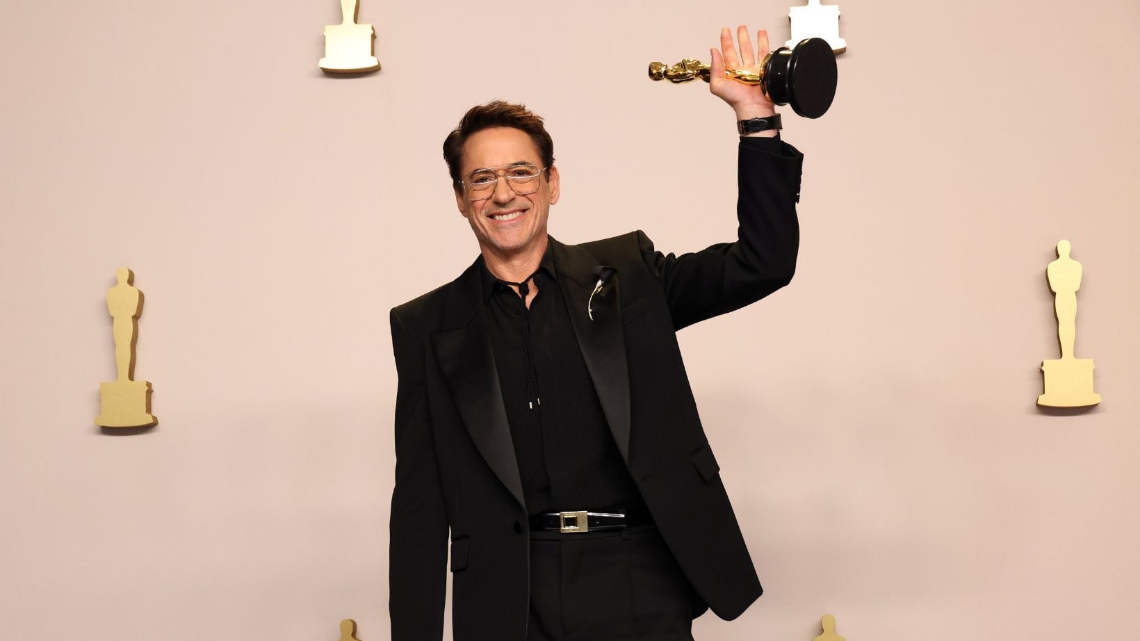 Filme Oppenheimer fez Robert Downey Jr. levar primeiro Oscar para casa