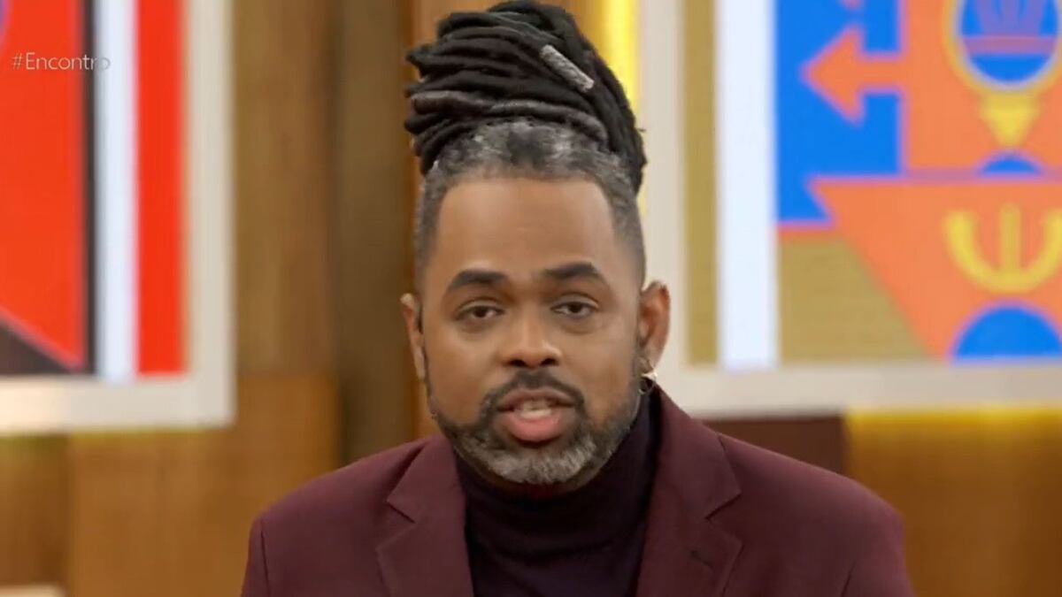 Manoel Soares, apresentador do "Encontro", descobre irmã por parte de pai