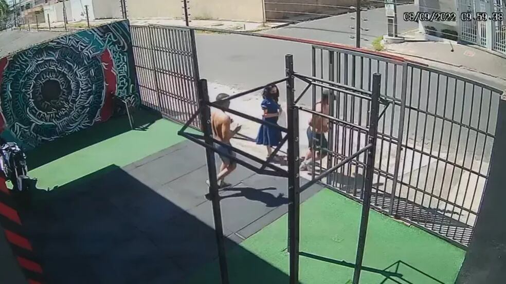 Desconhecida sai correndo atrás de alunos de crossfit