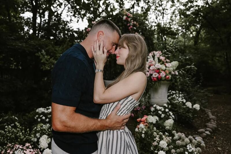 El costo del anillo que recibió Taylor Swift de Travis Kelce