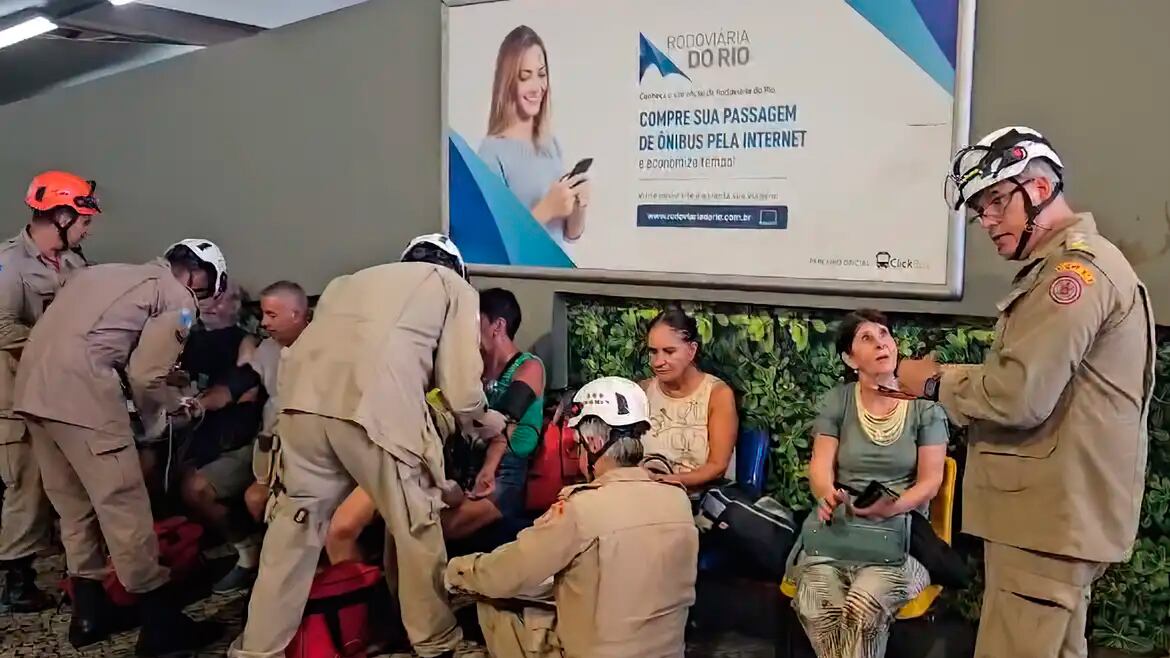 Bombeiros atendem passageiros libertados