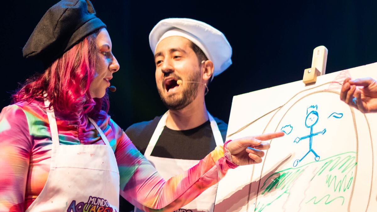 Os youtubers Gabriel e Shirley sobem ao palco do Teatro Bradesco, em São Paulo