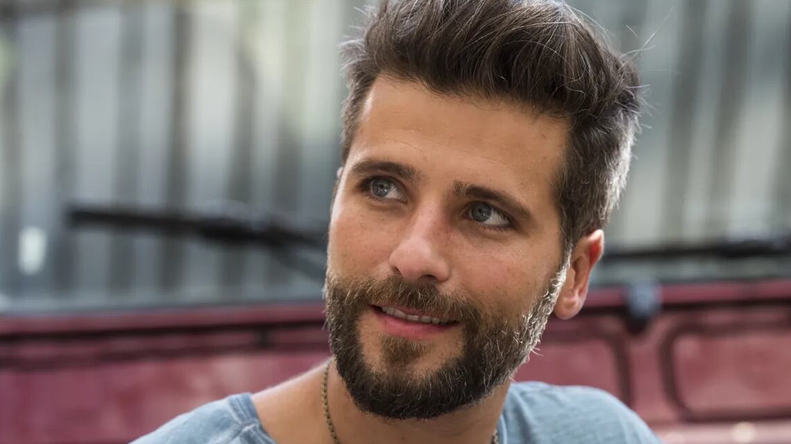 Bruno Gagliasso reflete sobre corte do beijo gay na novela América