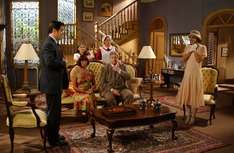 Chocolate com Pimenta: Danilo (Murilo Benício), Olga (Priscila Fantin), Bárbara (Lília Cabral) e Vivaldo (Fúlvio Stefanini) no cenário da novela