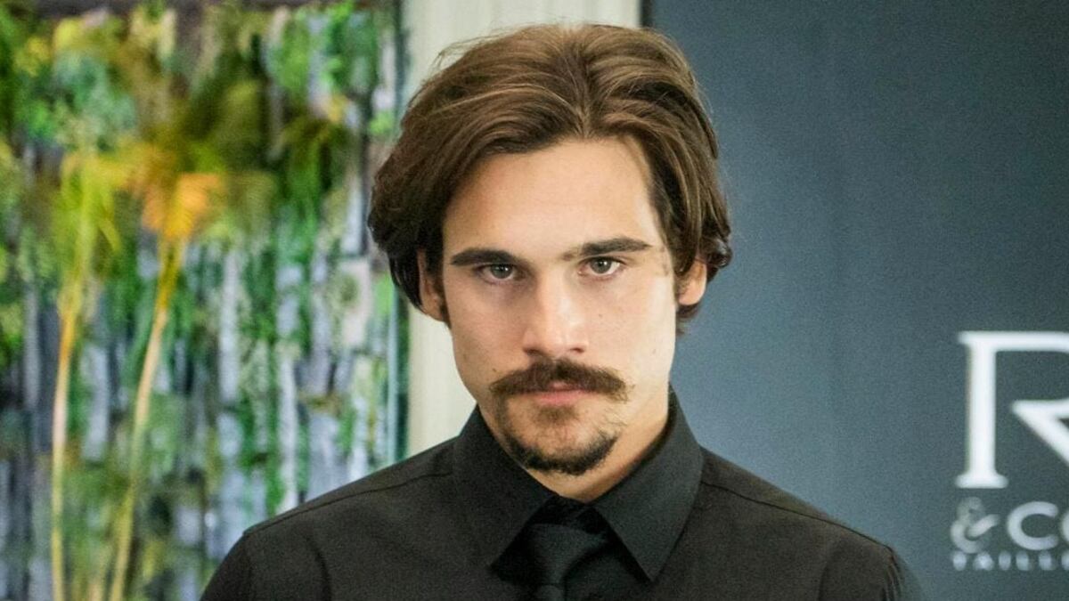 Em "Todas as Flores", personagem de Nicolas Prattes foi preso e quer vingança