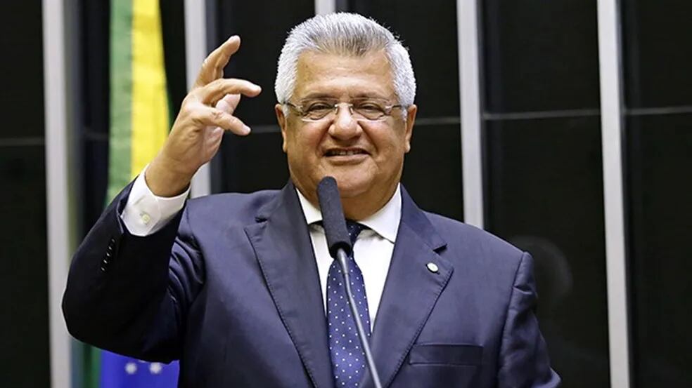 Deputado federal João Carlos Bacelar estava em helicóptero que caiu