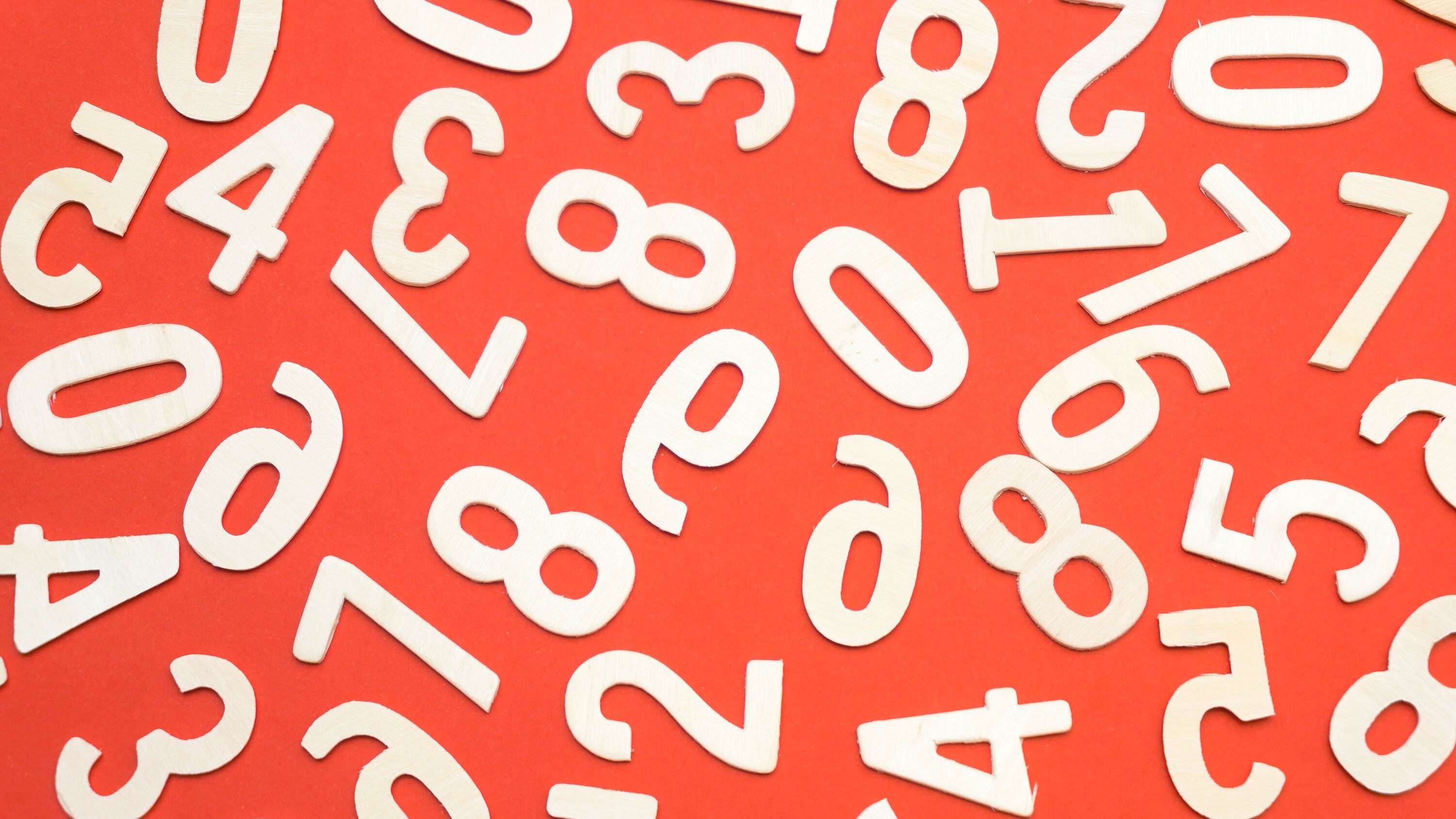 Números brancos em fundo vermelho