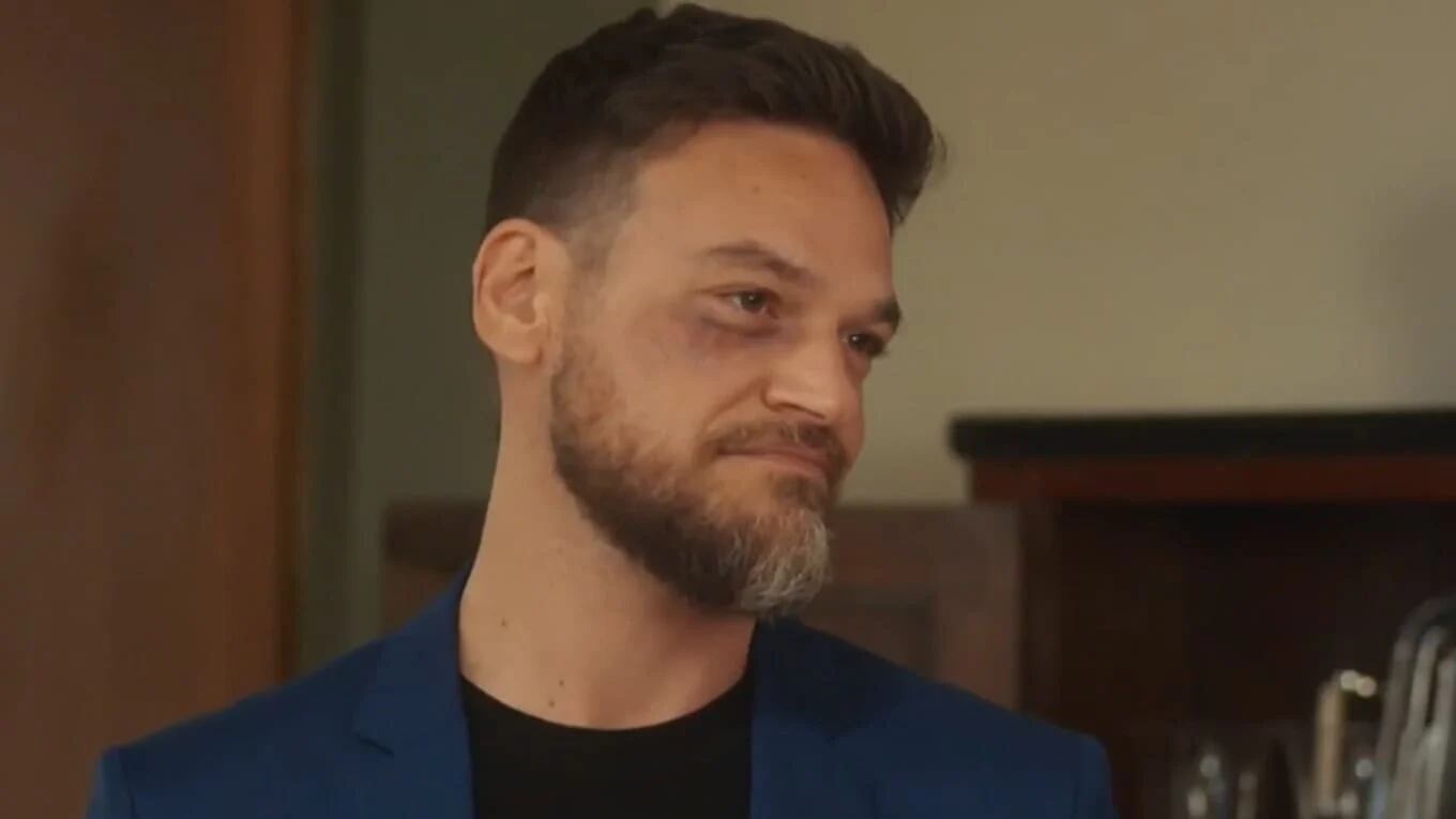 No final de Vai na Fé, Theo fica pobre e é procurado pela polícia