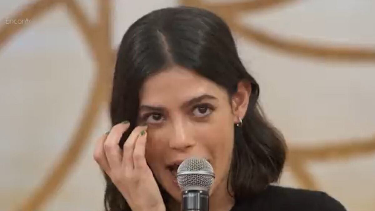 Atriz Julia Dalavia, que interpreta a Guta em "Pantanal", choca no "Encontro"