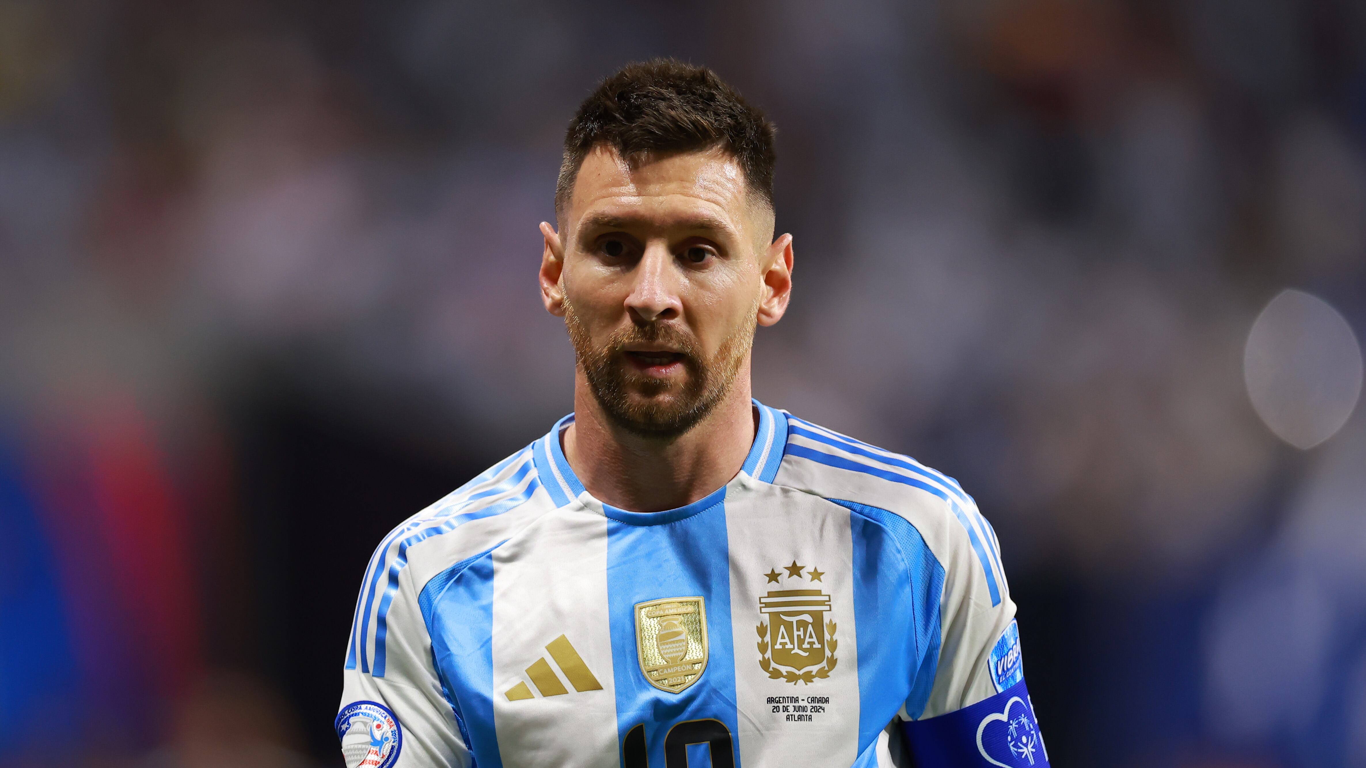 Durante los últimos cinco años Leo Messi se colocó en tres ocasiones como el futbolista mejor pagado en el mundo.