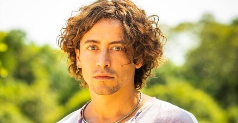 Depois da lua de mel, Jove (Jesuíta Barbosa) descobre que Juma (Alanis Guillen) fugiu da fazenda