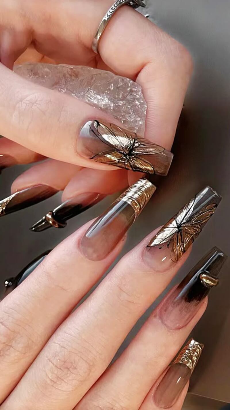 Uñas mariposa en tendencia.