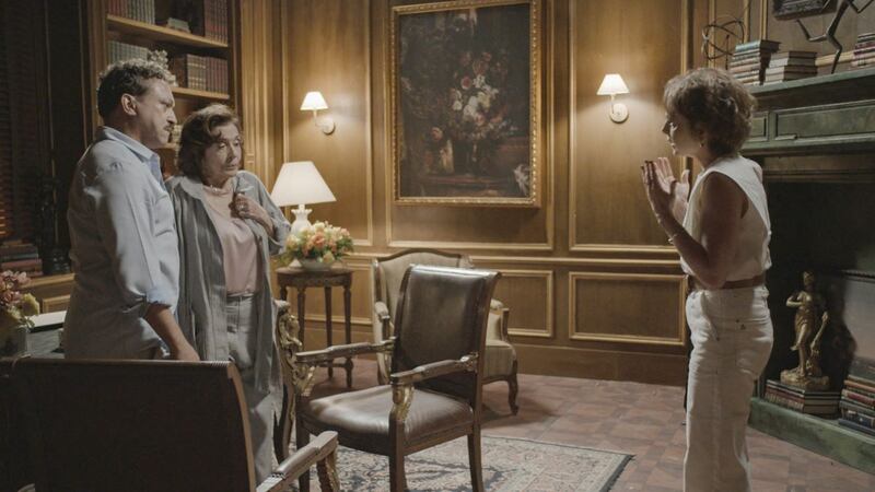 Joyce (Drica Moraes) conta para Gigi (Rodrigo Fagundes) que ele é filho de Belisa (Betty Faria) em cena Volta por Cima, prevista para 10 de fevereiro