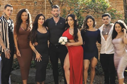 Veja como foi o casamento nudista de estrelas do OnlyFans