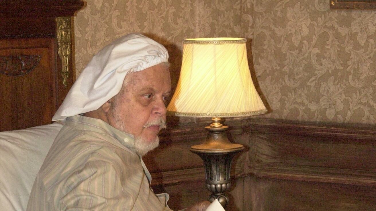 Chocolate com Pimenta: Klaus (Cláudio Corrêa e Castro) faz nova ameaça