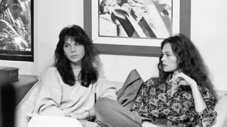 Em 1988, o casal lésbico de Vale Tudo, Laís e Cecília, foi interpretado pelas atrizes Cristina Prochaska e Lala Deheinzelin