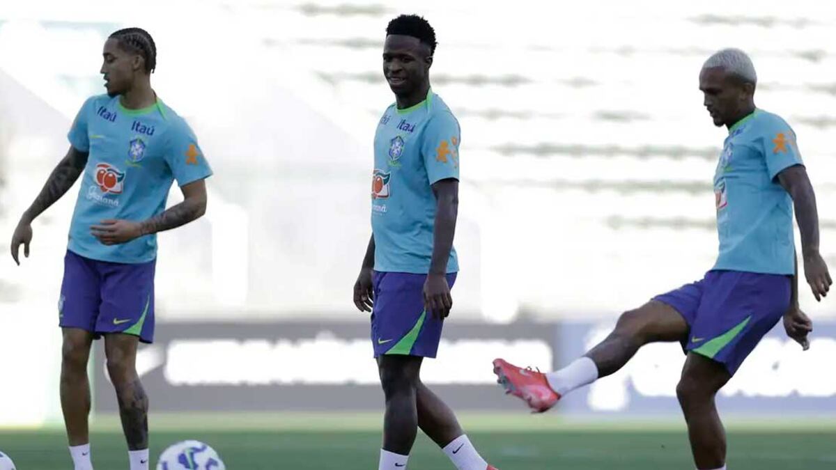 Seleção Brasileira durante treino