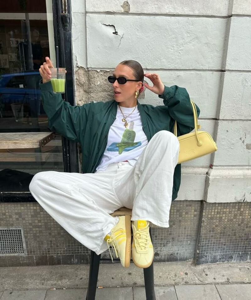 Los tenis amarillo mantequilla serán tendencia