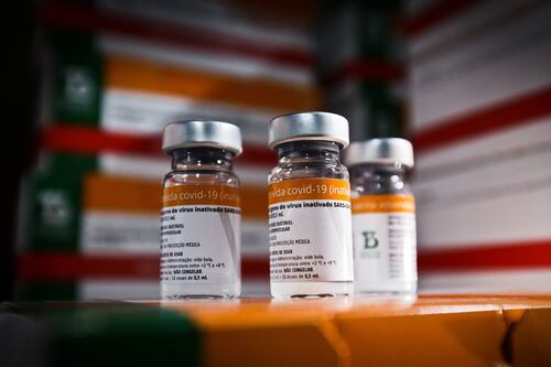 Reforço de marca diferente é mais eficaz para vacinados com CoronaVac