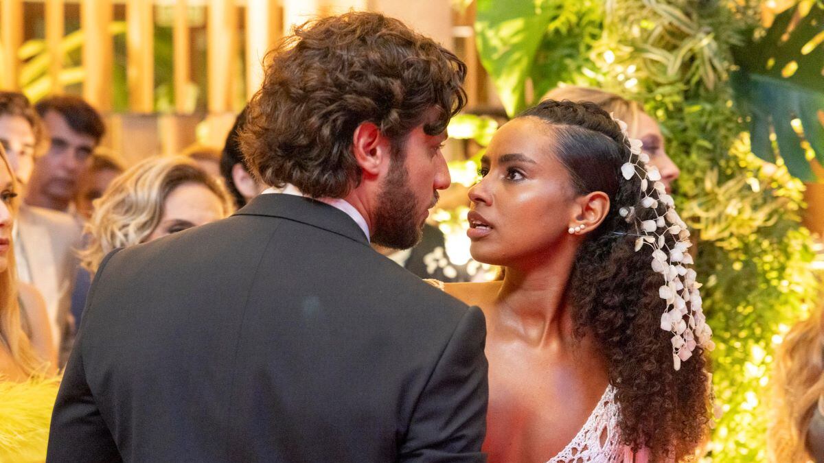 Mania de Você: Casamento de Mavi (Chay Suede) e Viola (Gabz) é cancelado e uma caça ao pendrive com imagens da morte de Molina (Rodrigo Lombardi) começa