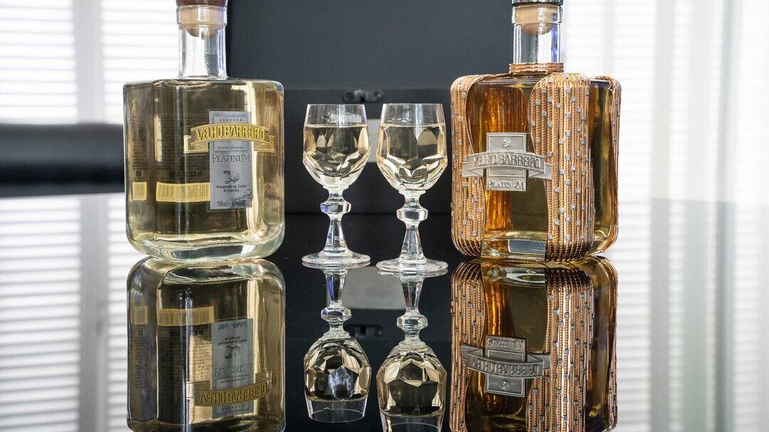 Velho Barreiro lança cachaça de R$ 1 milhão; saiba o motivo do alto valor