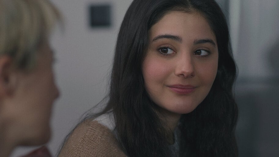 La historia trata de dos mujeres, Zehra y Nesrin, pertenecientes a diferentes generaciones y culturas.