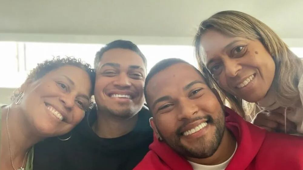 Rei do futebol segue internado