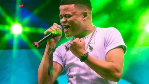 Artista estava no local para escolher cenário para gravação de novo disco