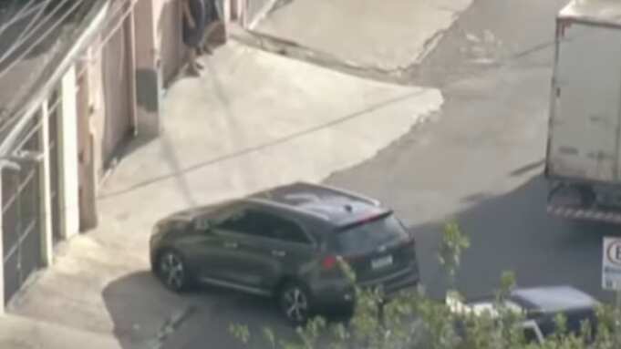 Vítima foi socorrida; motivação do crime é um mistério.