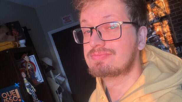 Conhecido como Gustavo Scat, o ator Fernando Mais está desempregado após fetiche polêmico virar público