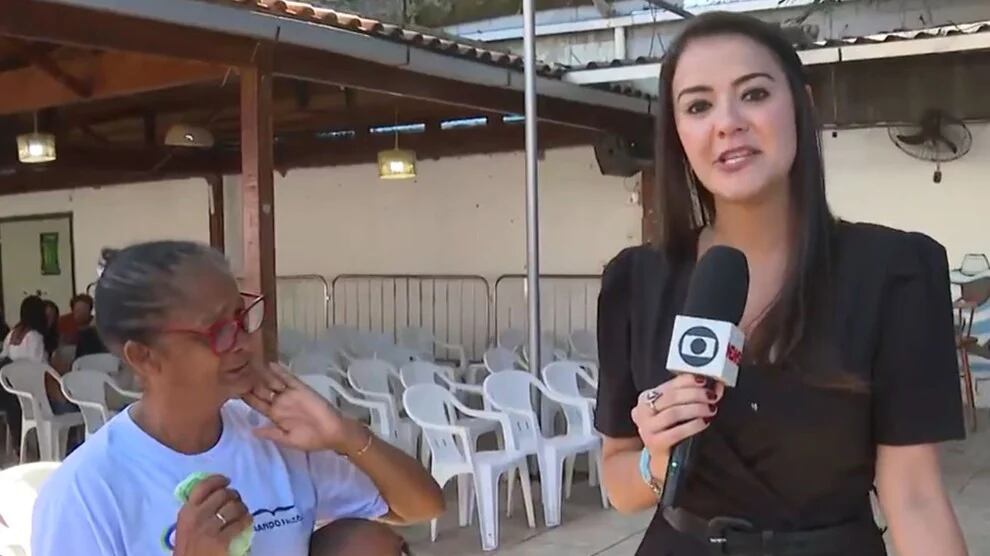 Repórter se emociona ao entrevistar mulher com fome