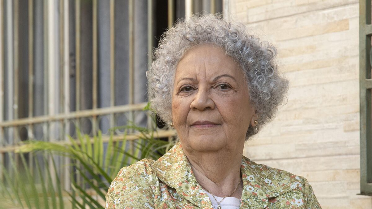 No final de Vai na Fé, Dona Neide paga por todas as fofocas que fez