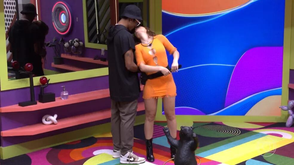 Jade rouba selinho de PA em 'BBB Dia 101'